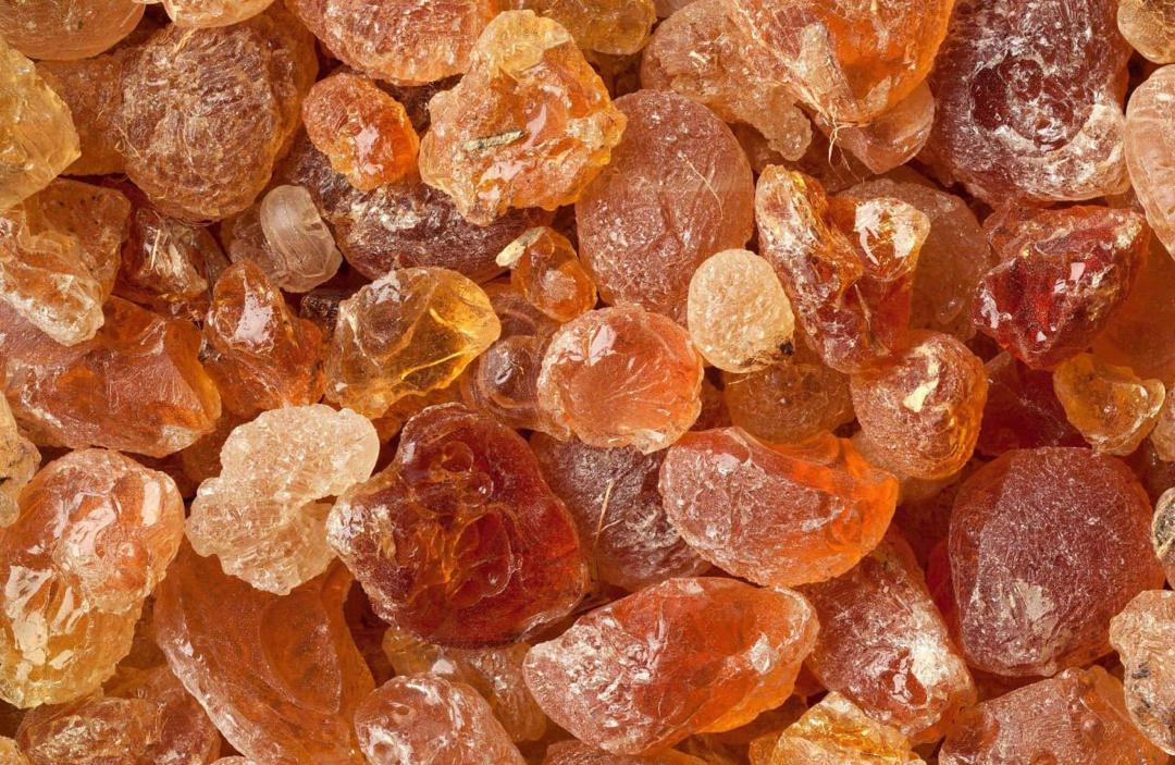 Morceaux de gomme arabique